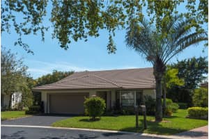 1450 Lakeview Cir, Coral Springs
