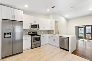 300 W Riverbend Dr, Sunrise