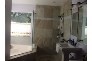 1950 W Oak Knoll Circle, Davie