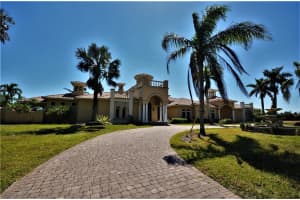 7500 Peppertree Cir, Davie