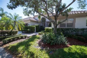 1700 Lakeshore Cir, Weston