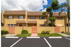 7175 Nova Dr 406, Davie