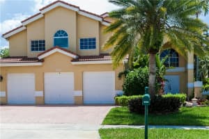 950 Nw 199th Terrace, Pembroke Pines