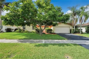 8405 Sw 26th St, Davie