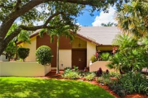 5122 Nw 83rd Lane, Coral Springs