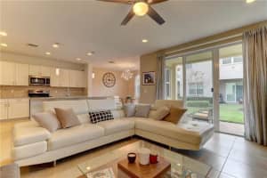 5301 Golden Eagle Ter, Davie