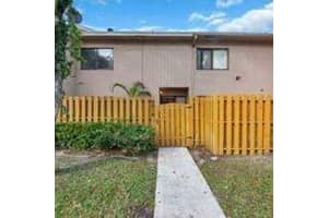 5018 S University Dr 5018, Davie