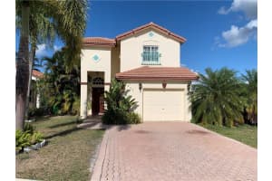 437 Lakeside Circle, Sunrise