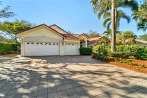 16210 Owasco Circle, Davie