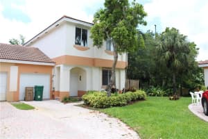 6627 Hidden Cove Dr 6-7, Davie