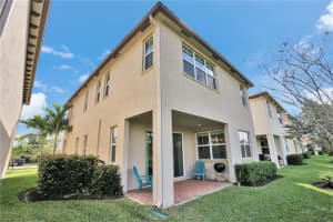 6423 Osprey Landing St, Davie