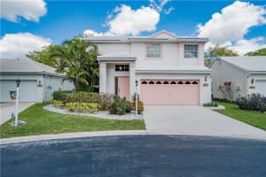 9312 Nw 8th Cir, Plantation