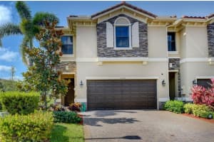 12350 N Village Circle 5, Davie