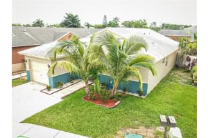 372 W Riverbend Dr, Sunrise