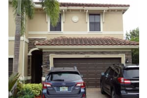 12390 N Village Cir, Davie