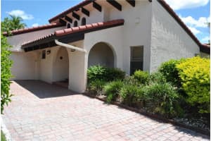 8221 Pine Dr 61, Tamarac