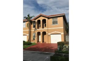 952 Nw 134th Avenue, Pembroke Pines
