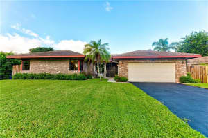 4438 Nw 113th Lane, Coral Springs
