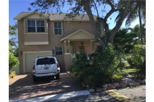 381 Nw 102nd Ter, Pembroke Pines