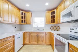 547 N Pine Island Road 25, Plantation 547 N Pine Island Road 25, Plantation