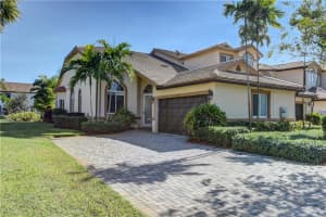806 W Village Circle 6, Davie