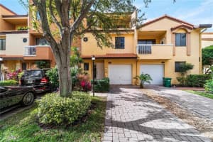 21388 Marina Cove Cir G16, Aventura