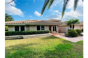 2650 Oak Tree Cir, Oakland Park
