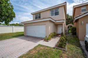 6600 Nw 38th Dr, Lauderhill