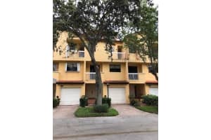 21385 Marina Cove Cir 14e, Aventura