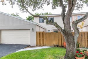 5116 S University Dr 5116, Davie