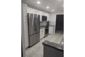 2724 S University Drive 14a, Davie