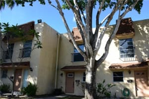 563 N Pine Island Rd 33, Plantation