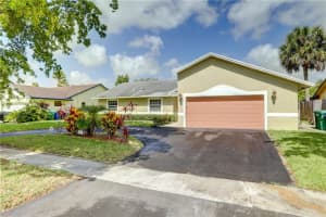 4541 Nw 70th Avenue, Lauderhill