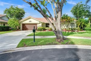 2010 Lakeshore Drive, Weston