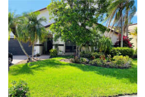 7050 Golf Pointe Cir, Tamarac
