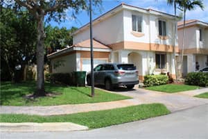 6500 Hidden Cove Dr 1-3, Davie