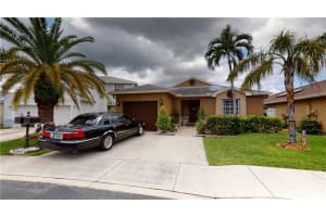 381 W Riverbend Dr, Sunrise