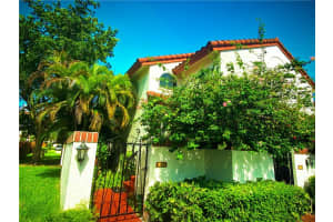 335 Ives Dairy Road 335-1, Miami