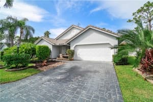 5543 Pine Circle, Coral Springs