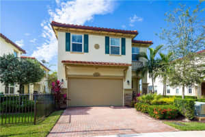 5223 Kingfisher Way, Davie
