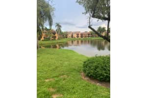 292 Sw 83rd Way 105, Pembroke Pines