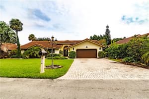 2751 Oak Tree Ln, Oakland Park