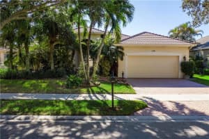 5174 Nw 74th Place, Coconut Creek