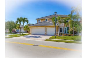 4702 Nw 120th Way, Coral Springs