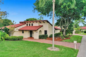 8016 Hibiscus Cir 8, Tamarac