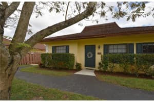 2353 Sw 70th Ter 28, Davie