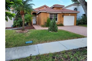 245 Nw 107th Avenue, Pembroke Pines