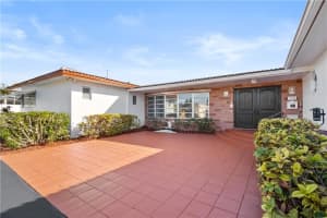 601 E Chaminade Dr, Hollywood