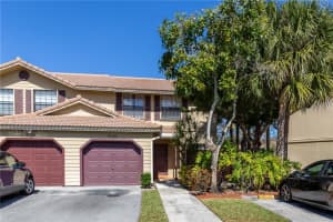 9132 Vineyard Lake Dr 9132, Plantation