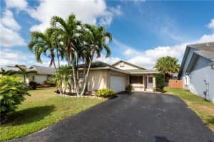 8361 Sw 41st Court, Davie